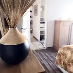 Le Cocoon Lô - Privé équipé - Haras - Parking Gratuit - Entrée Autonome - Wifi - Netflix - Baignoire - Lave-linge - Lit Queen Size 160cm&canapé-lit 140cm - Jusqu'à 4 Personnes *