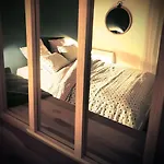 Le Cocoon Lô - Privé équipé - Haras - Parking Gratuit - Entrée Autonome - Wifi - Netflix - Baignoire - Lave-linge - Lit Queen Size 160cm&canapé-lit 140cm - Jusqu'à 4 Personnes *