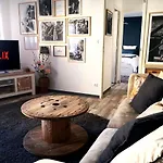 Le Cocoon Lô - Privé équipé - Haras - Parking Gratuit - Entrée Autonome - Wifi - Netflix - Baignoire - Lave-linge - Lit Queen Size 160cm&canapé-lit 140cm - Jusqu'à 4 Personnes * Saint-Lô