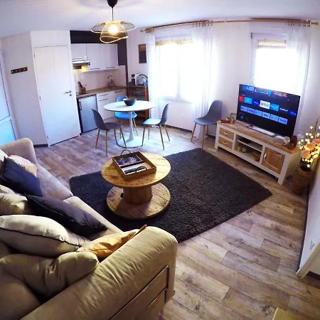 Le Cocoon Lo - Prive Equipe - Haras - Parking Gratuit - Entree Autonome - Wifi - Netflix - Baignoire - Lave-linge - Lit Queen Size 160cm & Canape-lit 140cm - Jusqu'a 4 Personnes