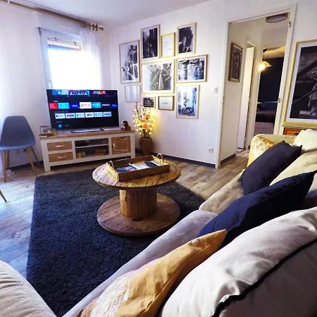 דירה Le Cocoon Lo - Prive Equipe - Haras - Parking Gratuit - Entree Autonome - Wifi - Netflix - Baignoire - Lave-linge - Lit Queen Size 160cm & Canape-lit 140cm - Jusqu'a 4 Personnes סן לו