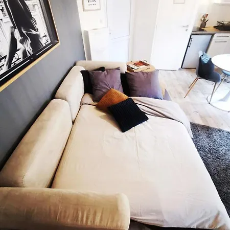 Le Cocoon Lo - Prive Equipe - Haras - Parking Gratuit - Entree Autonome - Wifi - Netflix - Baignoire - Lave-linge - Lit Queen Size 160cm & Canape-lit 140cm - Jusqu'a 4 Personnes *