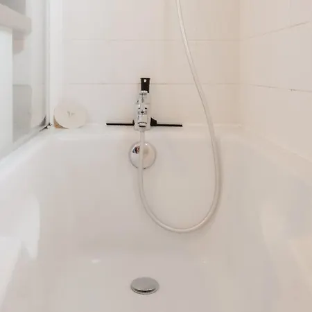 Appartement Le Cocoon Lo - Prive Equipe - Haras - Parking Gratuit - Entree Autonome - Wifi - Netflix - Baignoire - Lave-linge - Lit Queen Size 160cm & Canape-lit 140cm - Jusqu'a 4 Personnes Saint-Lo