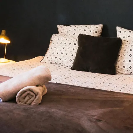 Le Cocoon Lo - Prive Equipe - Haras - Parking Gratuit - Entree Autonome - Wifi - Netflix - Baignoire - Lave-linge - Lit Queen Size 160cm & Canape-lit 140cm - Jusqu'a 4 Personnes * Saint-Lo